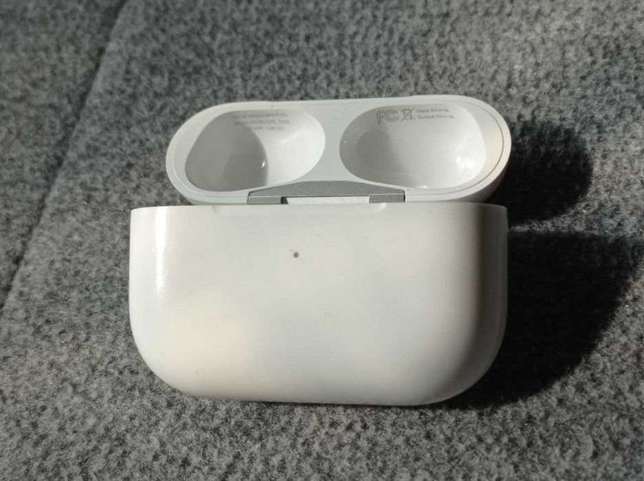 Зарядный кейс для беспроводных наушников AirPods Pro A2190