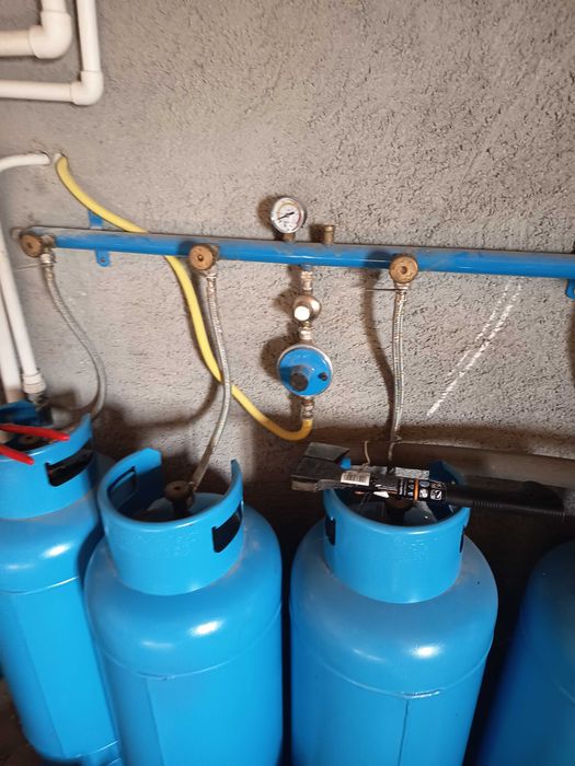 Vând kit complet de butelii gaz cu centralina.