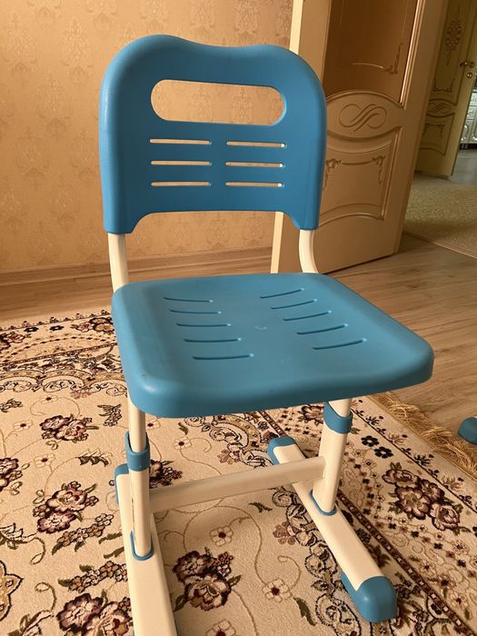 Продам письменный стол со стулом