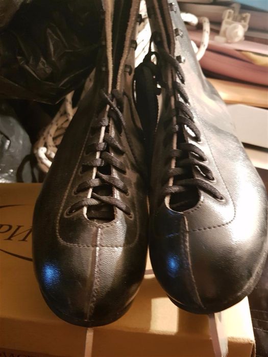 Продавам зимни кънки за лед