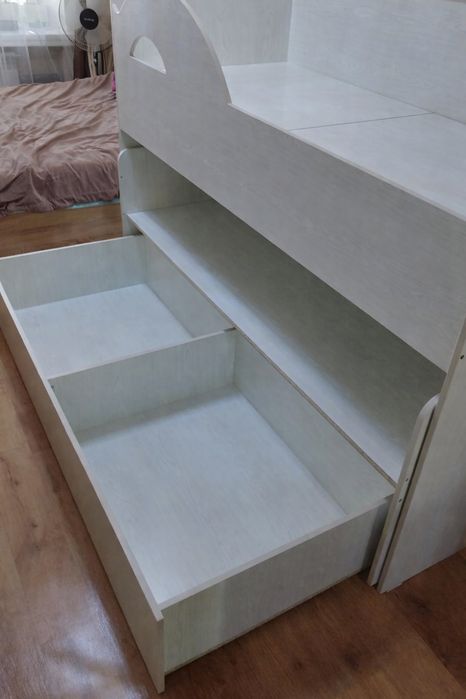 Продам двухъярусную кровать