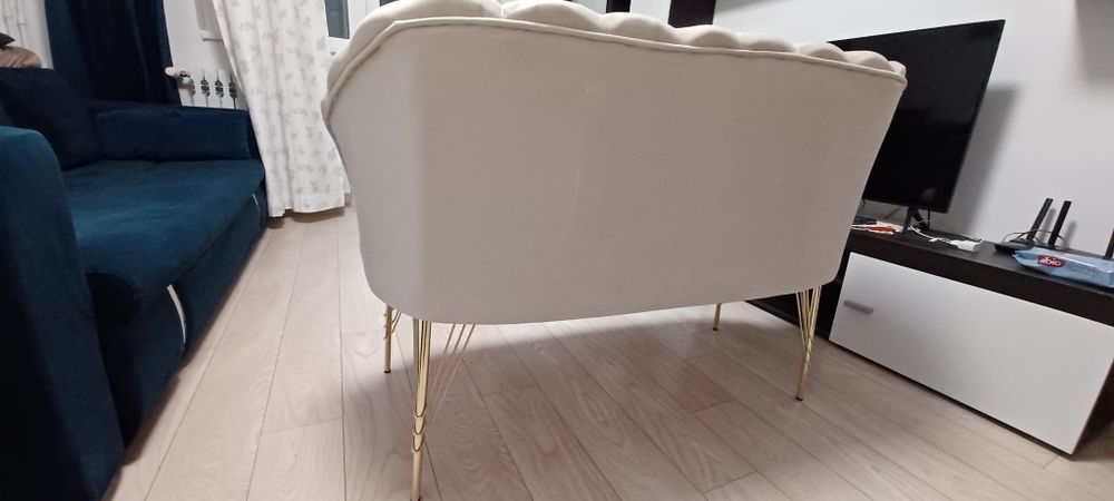 Vand Canapea Bej Condiție ca Noua