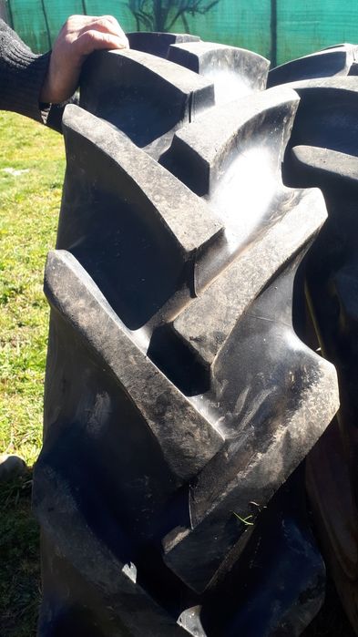 Cauciucuri tractor  12,4R28 cu jenti