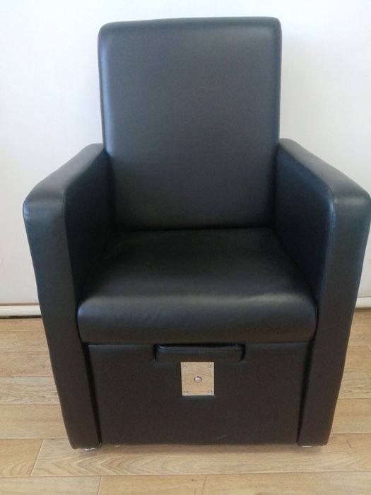 Педикюрное кресло.