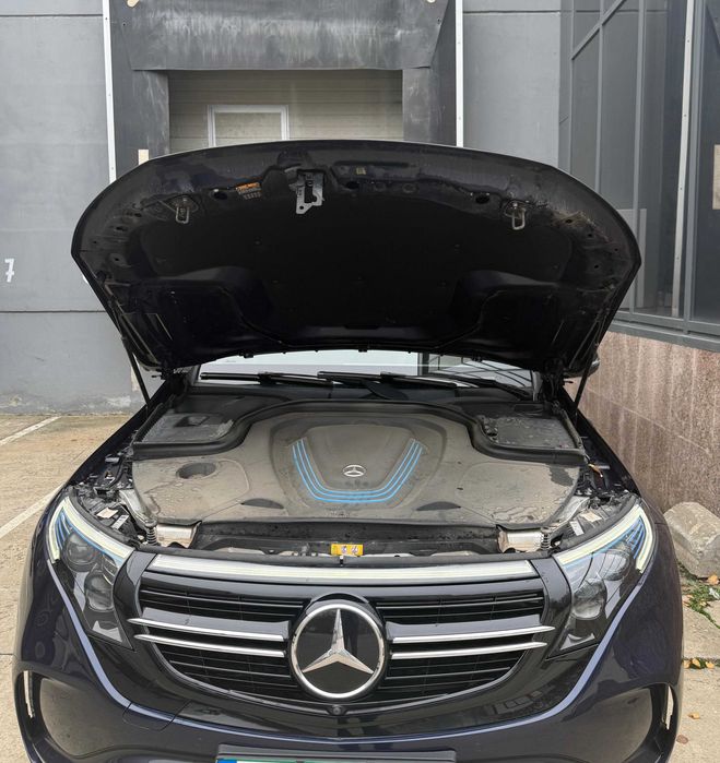 Vand Mercedes Benz EQC 400 4MATIC in stare excelenta, dotari complete