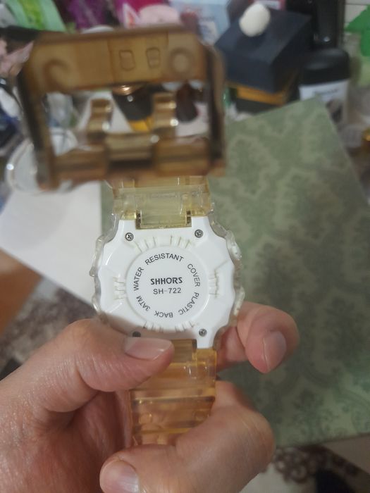 Продам Часы в отличном состоянии стильный