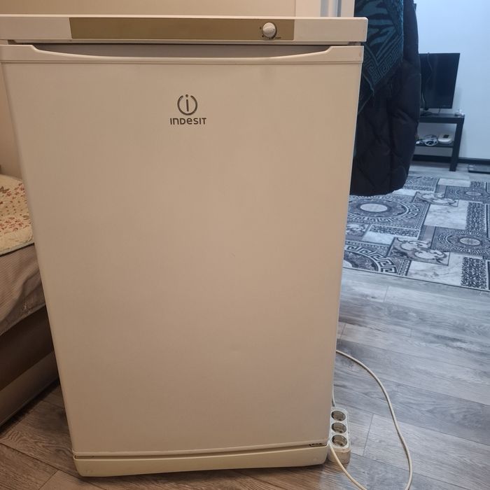 Продам морозильник Indezit