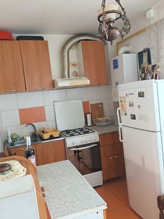OCAZIE!Vand apart 2 camere ,50 mp, mobilat si utilat,cu CT,bloc din 1980, Nicolina,aproape de Pallas