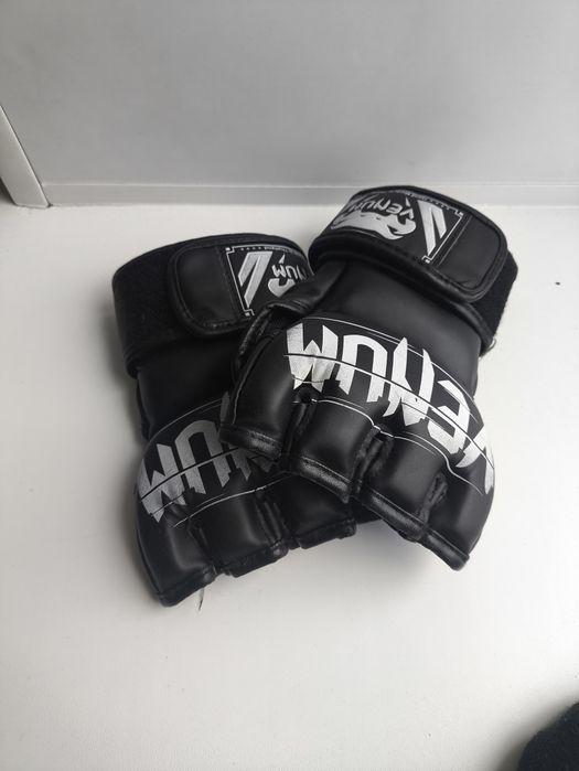 Продам шлем и перчатки (каратэ)