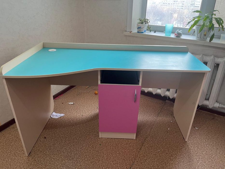Продам!!! Детский стол