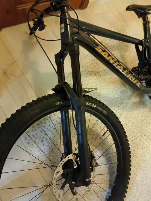 Vând furca rockshox lyric ultimate 27'5 15x110 cu puține zgârieturi pe lowere