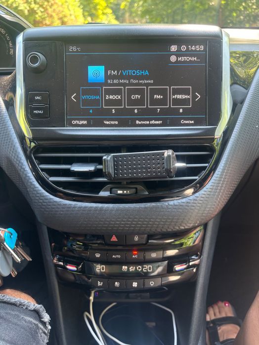 Peugeot 208 Сив металик 61200 км.