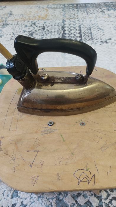 Продам утюги советский