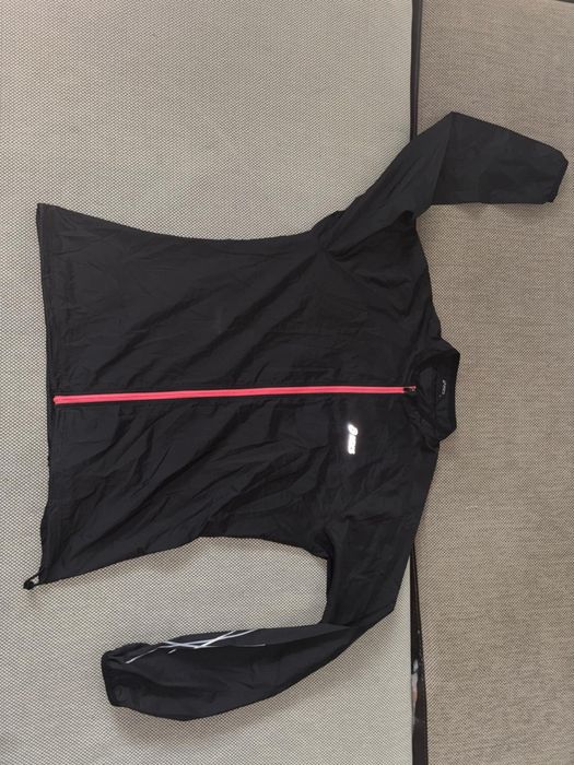 Дамска ветровка на Asics