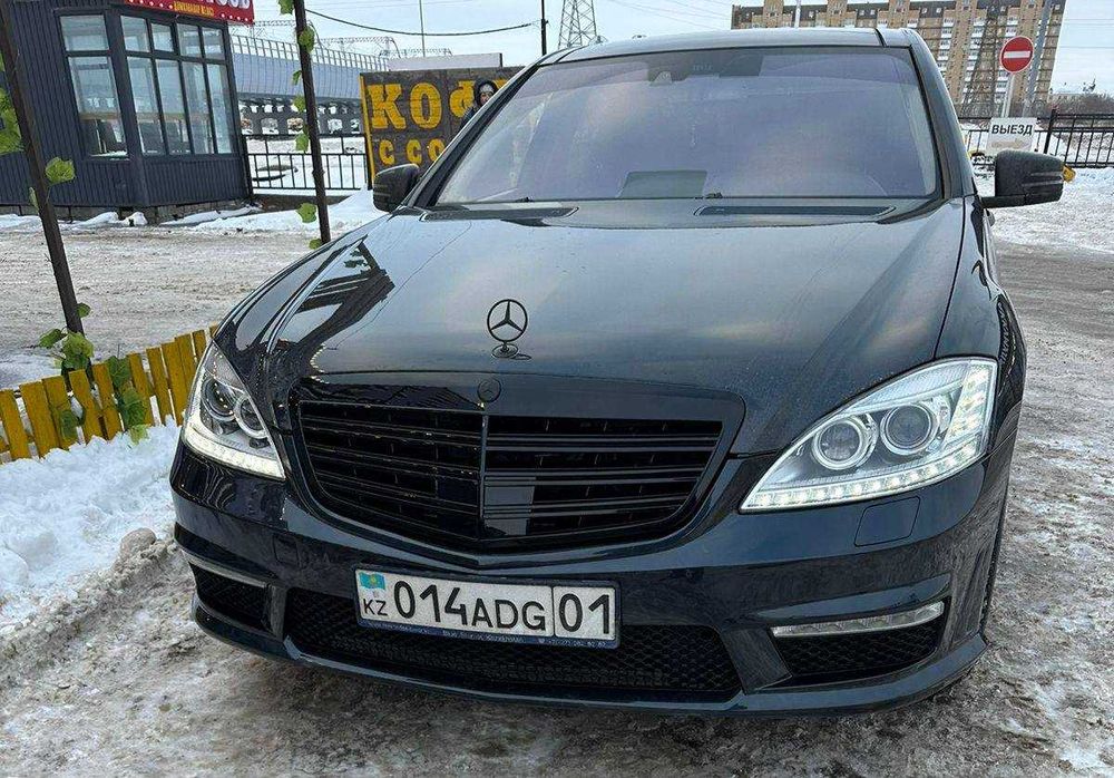 Передний бампер на Mercedes W221