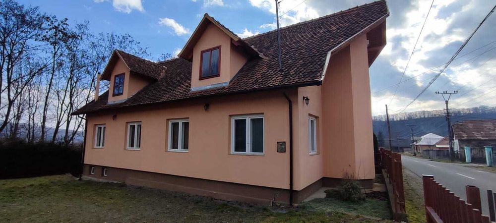 Vând casă în Săcădat județul Mureș 144mp și teren 400mp