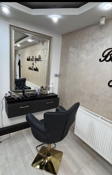 Inchiriez post frizerie