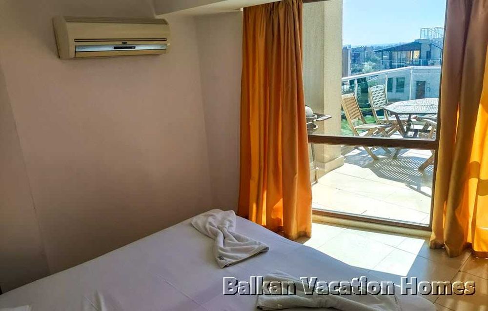 Триетажна къща близо до плажа в Бяла