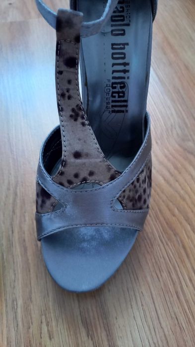 Дамски сандали с ток