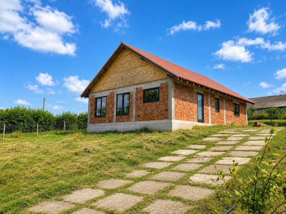 Casa  de  vanzare Su -103mp  , teren- 1000mp sau schimb cu apartament 3 ,4 camere in Vaslui