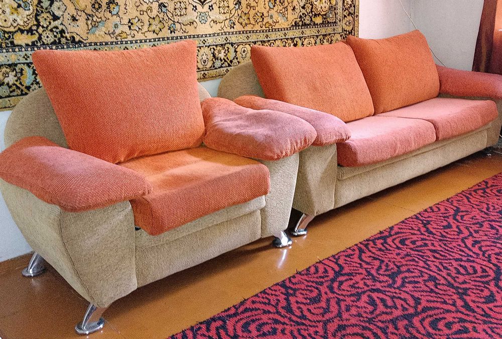 Продаётся мягкая мебель б/у: диван, 2 кресла