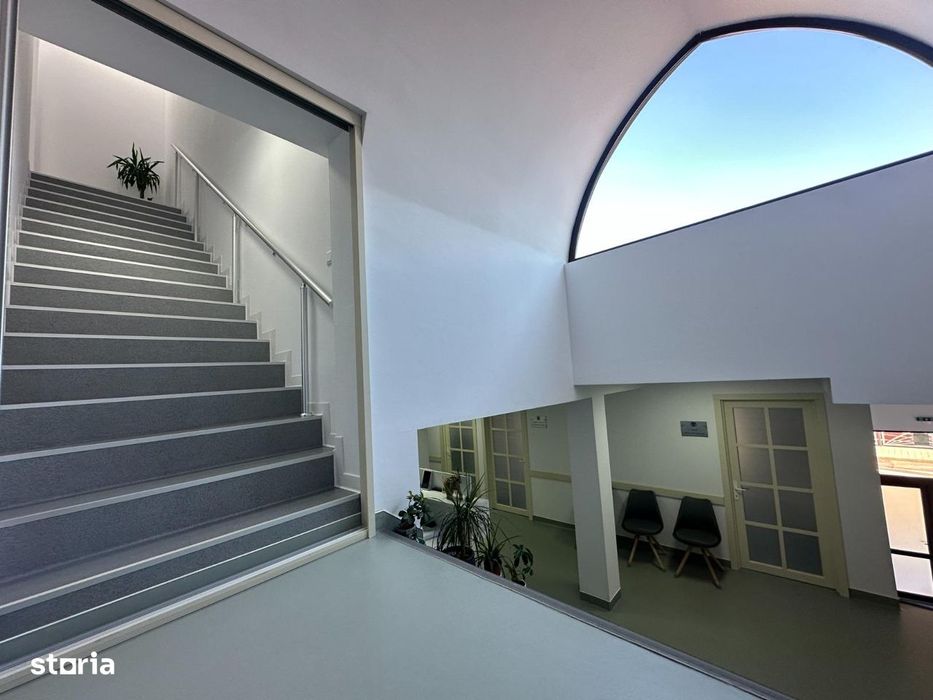 Vand spatiu comercial clinica  inchiriat pe 8 ani randament 10-15%
