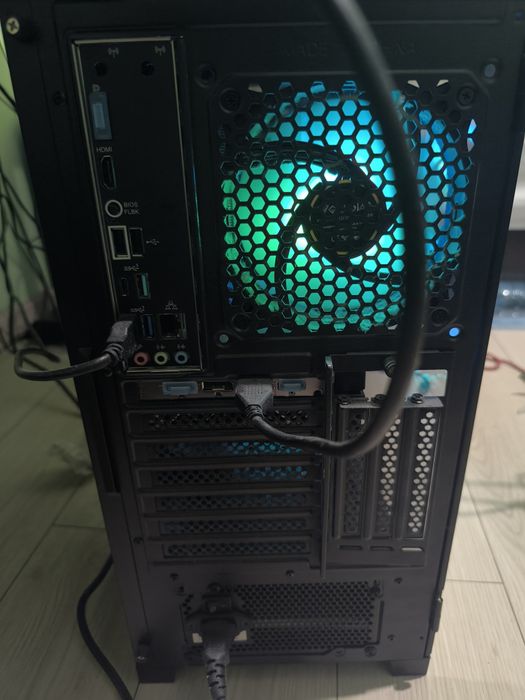 Продавам геймърски компютър