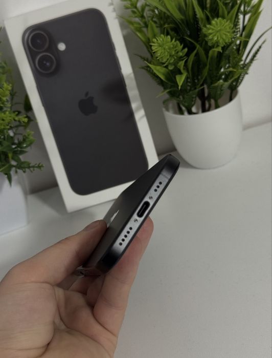 Iphone 16 aproape nou ,  garantie , 100% bateria , 128gb black