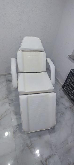 Scaun /pat pentru  cosmetică