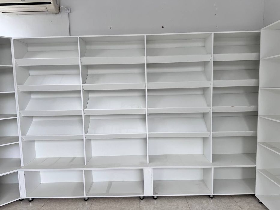 Стеллажи белые для магазина из МДФ