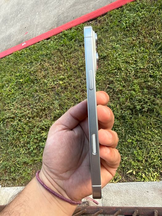 Iphone 16 pro max white unlocked