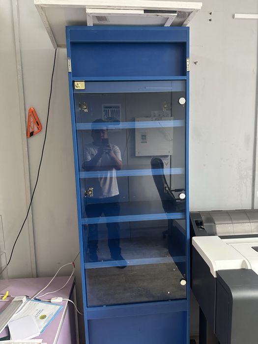 Витрина с подсветкой район апорта