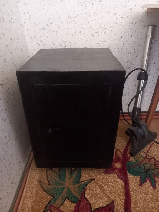 Сейф  металлический