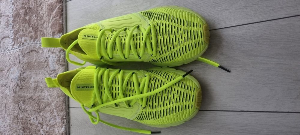 Adidasi under armour
