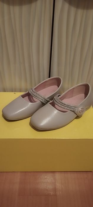Продам обувь школьную