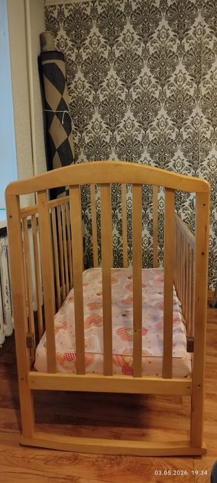 Продам детскую кроватку