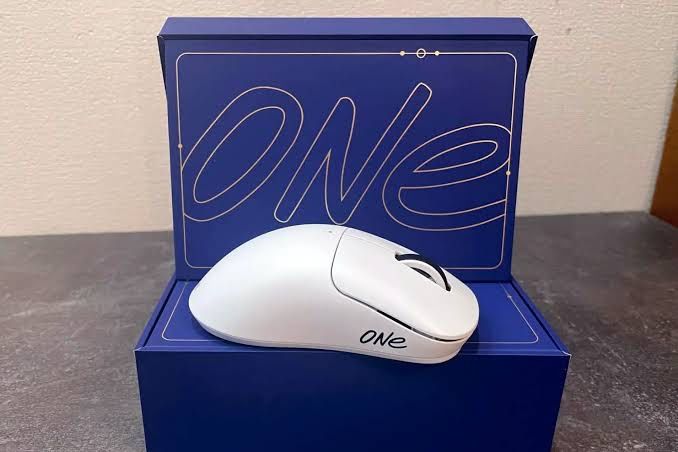 Lunacy One White (LMOW) — ультралегкая игровая мышь для правшей