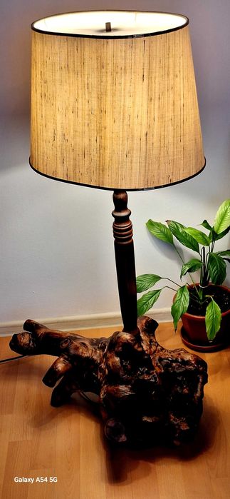 Стояща лампа от корен на слива