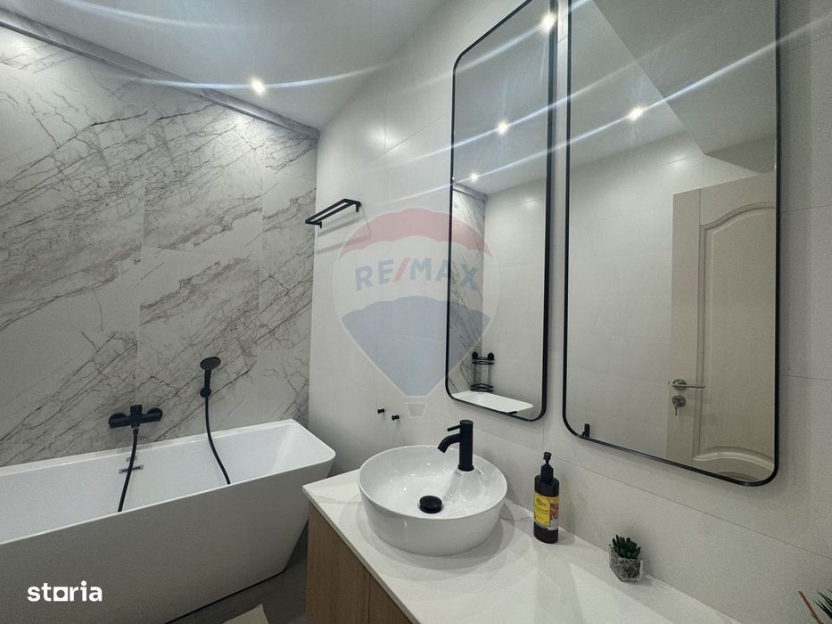 Apartament cu 3 camere de închiriat în zona Central