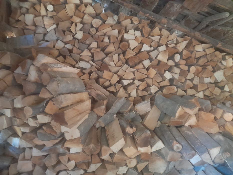Vând leme de fag,gata crăpate gata uscate,am 10m,500 de lei m 0744815990