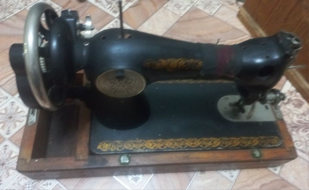 Продам швейную машинку