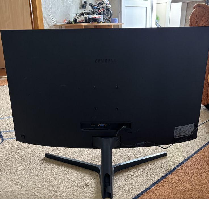 Монитор Samsung C32R502FHI