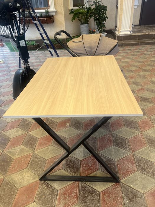 Продам стол в отличном состяний