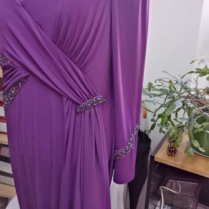 Rochie de seara deosebita pt o doamna cu forme