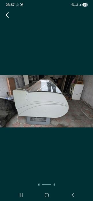 Продам холодильную витрину