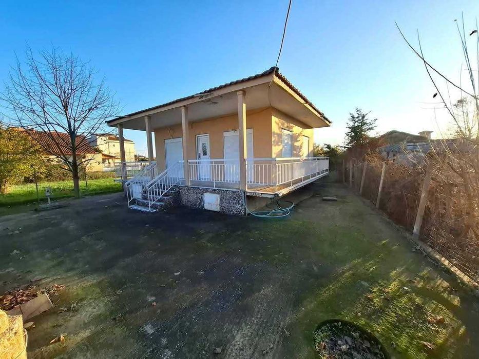 Продава малка къща с площ 50 м2 и двор 170 м2 в Неа Врасна, Гърция