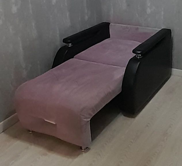 Продается два расклодных кресла.