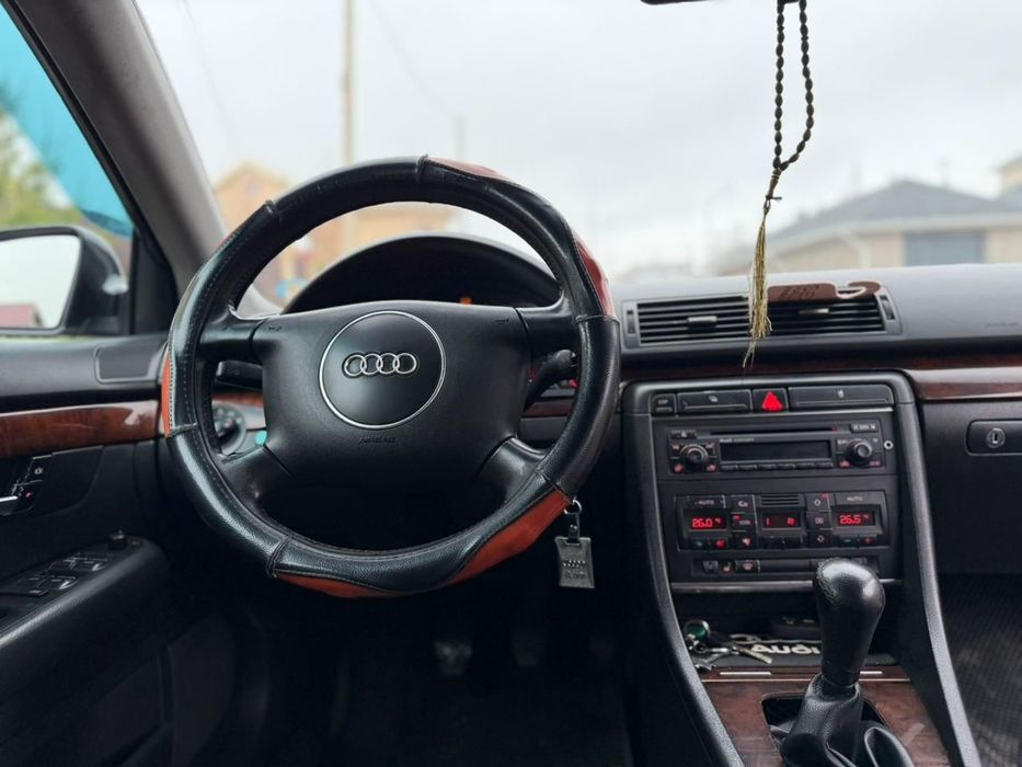 Продаю машину Audi A4