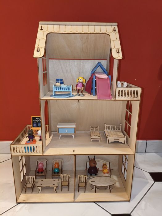 Детска дървена къща за кукли и Peppa Pig