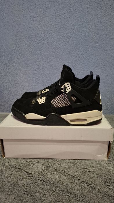 Air Jordan 4 White Thunder